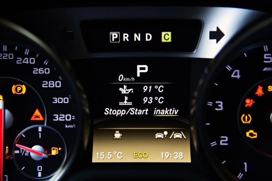  Mercedes-Benz SL63 AMG 2013 года  (фото 16 из 84)